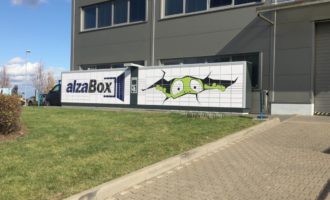 AlzaBoxy se otevírají tisícům e-shopů a dopravcům díky spolupráci Alza.cz a Balikobot.cz