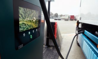 DKV Mobility a Milence spolupracují v oblasti dobíjení nákladních vozidel s elektrickým pohonem