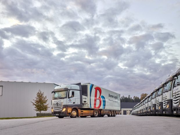 Dachser kupuje společnost Brummer, poskytovatele logistiky potravin.  Spolu s ní flotilu s více než 300 chladírenskými nákladními vozy