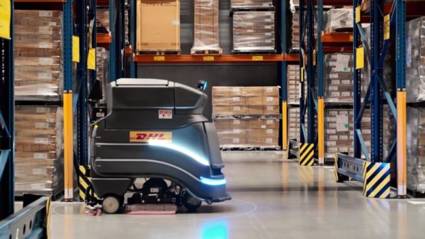 Úklid ve skladech DHL převezmou roboti Neo od firmy Avidbots