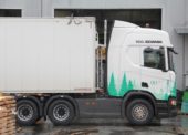 Kloboucká lesní si převzala sté vozidlo značky Scania