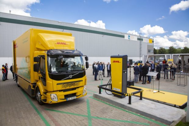 DHL Supply Chain v ČR má nové nákladní Volvo na elektrický pohon