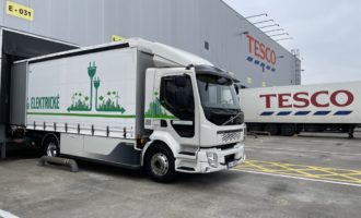 C.S.Cargo a Tesco testují v reálném provozu elektrické nákladní vozidlo