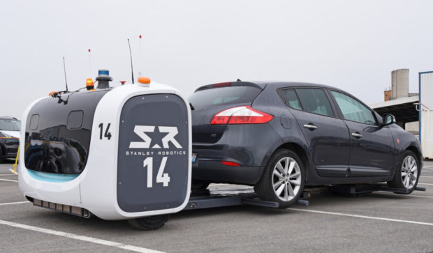 Gefco testuje autonomní mobilní roboty pro skladování vozidel