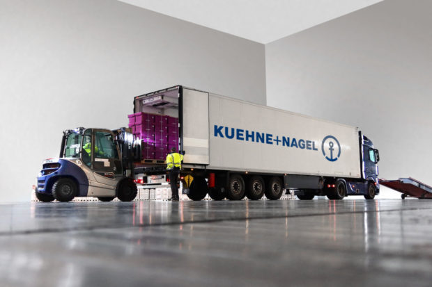 Kuehne+Nagel rozšiřuje vozový park pro farmaceutický průmysl, posílí i distribuci vakcín
