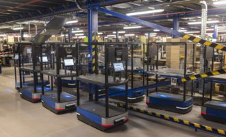 Nasazení robotů zefektivňuje vychystávání v distribučním centru firmy Leder & Schuh