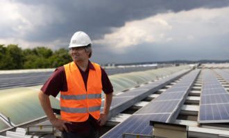 CTP naplňuje ambiciózní solární plán, instaluje fotovoltaiku na střechy svých budov