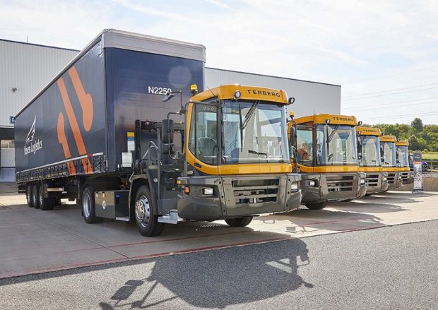 Terminálové tahače Terberg zvyšují v Yusen Logistics efektivitu při manipulaci s návěsy