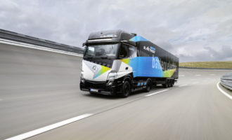 Elektrické nákladní vozidlo i pro delší trasy. Dachser zakoupí 50 elektrokamionů eActros LongHaul