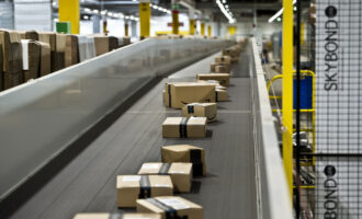 Amazon spouští nábor na vstupní pozice do distribučního centra v Kojetíně