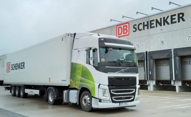 Udržitelnější přepravy kosmetických produktů nově zajišťují kamiony na LNG