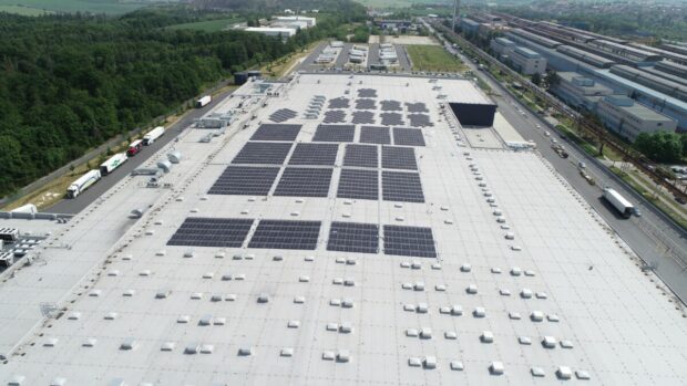 Lidl instaloval fotovoltaiku na střechu buštěhradského logistického centra