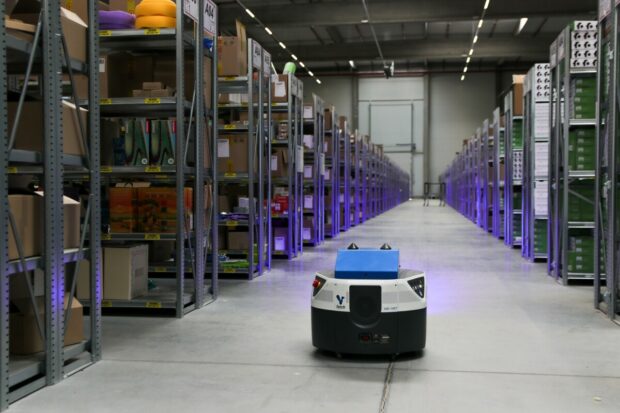Skladon testuje autonomního robota, řešení od firmy Sluno urychlí odbavení objednávek