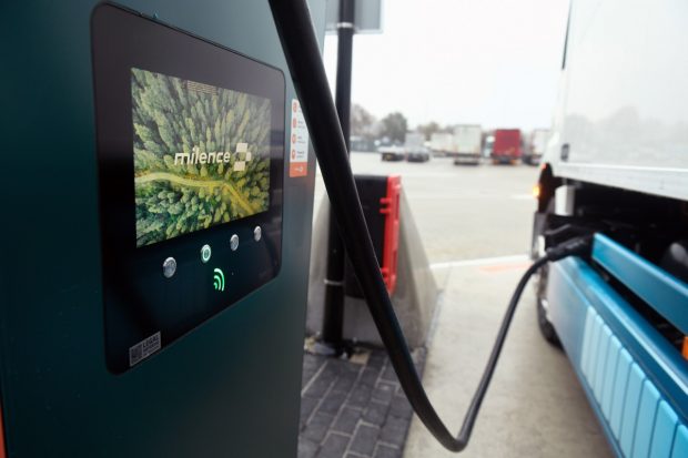 DKV Mobility a Milence spolupracují v oblasti dobíjení nákladních vozidel s elektrickým pohonem