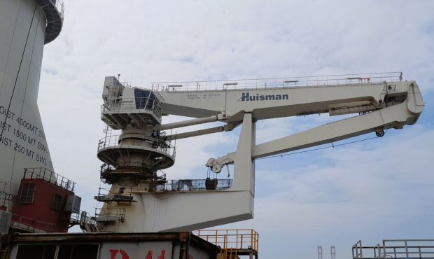 Jeřáb z Huismanu dokáže přemísťovat velké konstrukce a pomáhá s výrobou čisté energie na moři