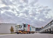 Dachser kupuje společnost Brummer, poskytovatele logistiky potravin.  Spolu s ní flotilu s více než 300 chladírenskými nákladními vozy